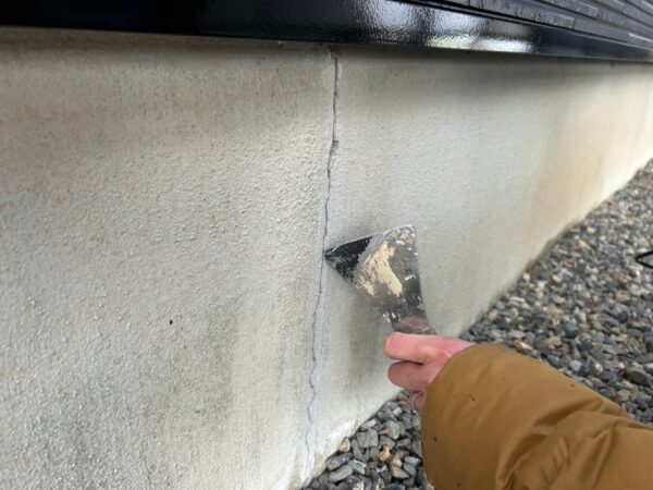 ひび割れた外壁画像